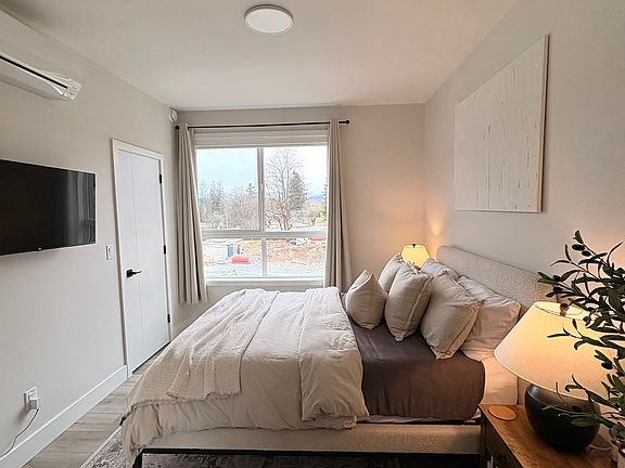 5th image of 45497 Campus Dr #303