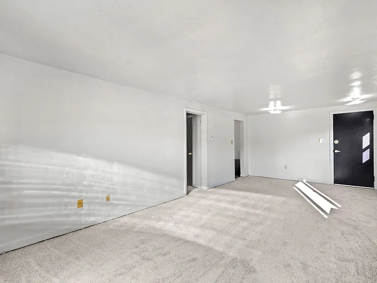 21-62 Melvin Court (Melvin Court Complex) — Photo 11