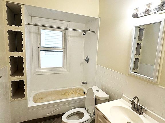 3rd image of 731 Kensington Ave #2