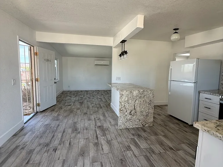 6558 Tamarisk Ave — Photo 10