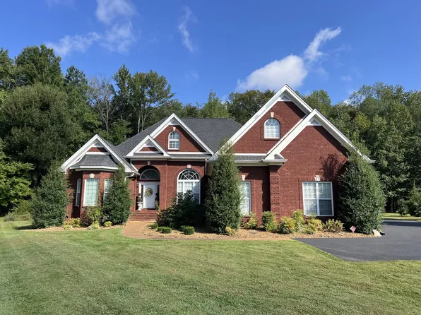 195 Froedge Dr, Lafayette, TN 37083