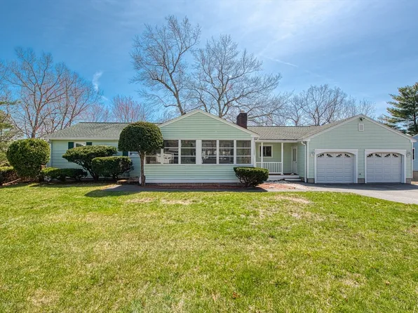 115 Oak Ridge Dr, Ayer, MA 01432