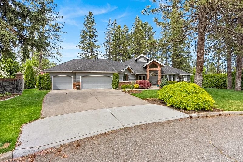 4 bed, 3.0 bath, 4690 sqft, $4,850 — Photo 3