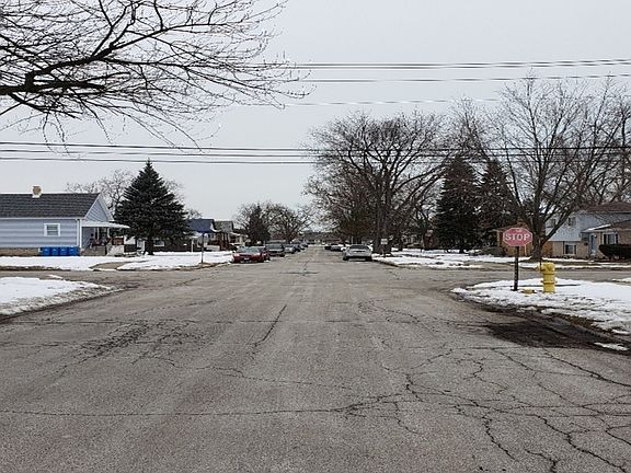 5th image of 837 Greenbay Ave
