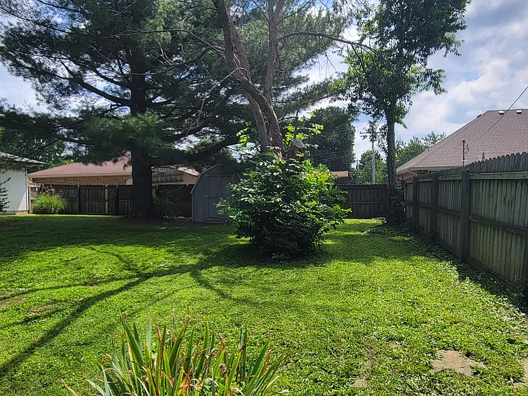 2804 E Linwood St — Photo 26
