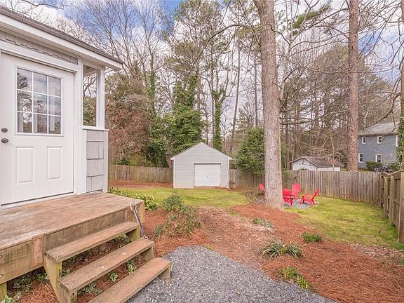3rd image of 748 Brownlee Ln