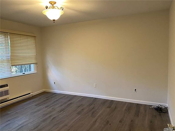 5th image of 24 Manhasset Ave APT B