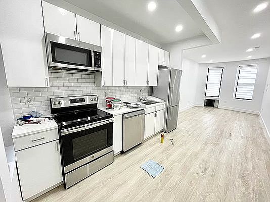 4th image of 425 Sterling Pl #1LL