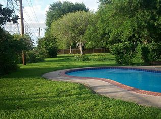 10102 Amblewood Dr, Houston, TX 77099