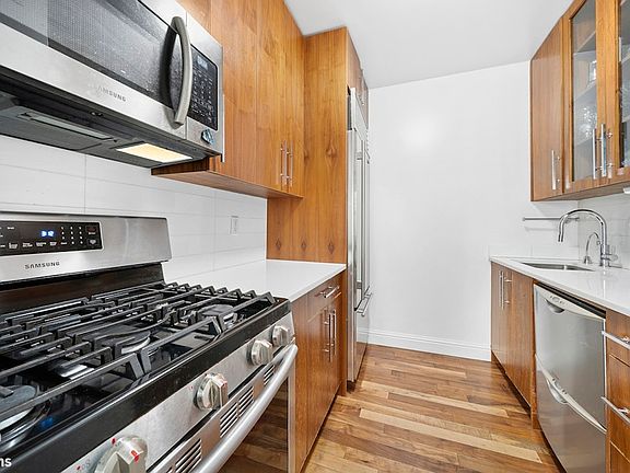 5th image of 88 Greenwich St APT 703