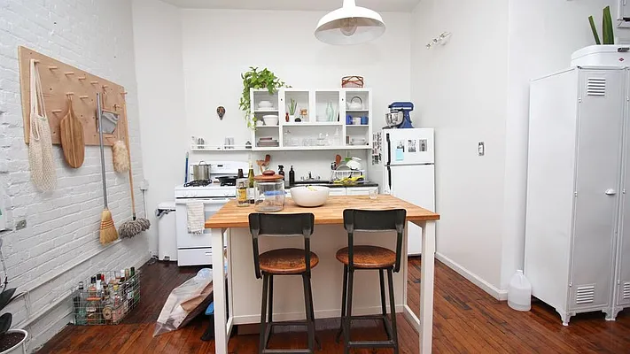 Rented by Nooklyn NYC LLC | media 17