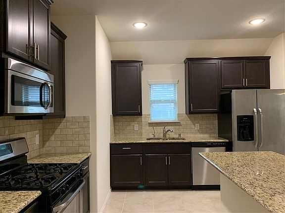 4th image of 23626 Legano Dr