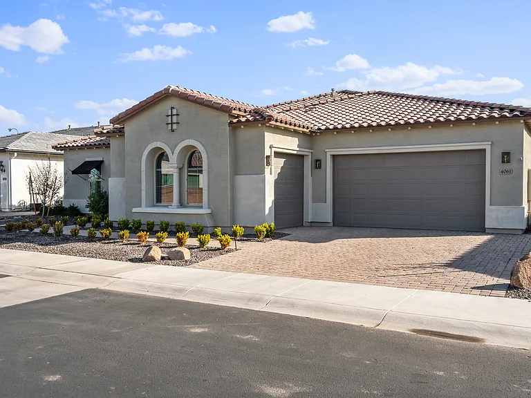 4061 S Emerald Dr — Photo 35