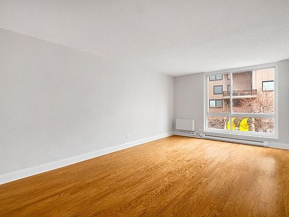 4th image of 510 Main St APT 431