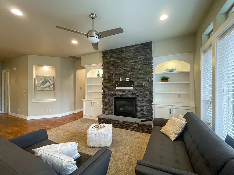 307 E Grove Creek Ln — Photo 29