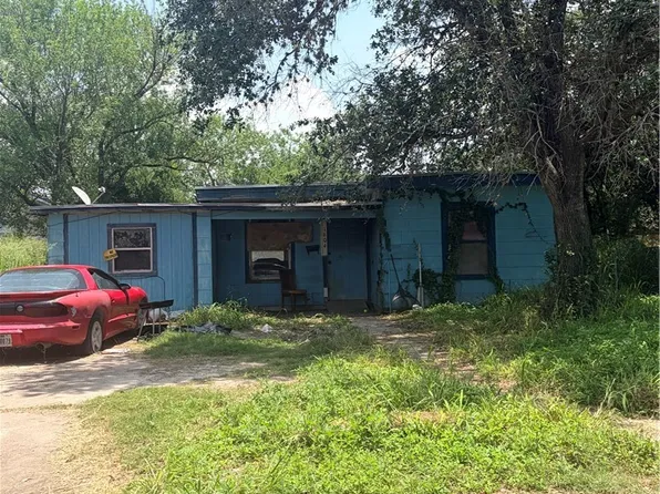 1604 Pena St, Alice, TX 78332