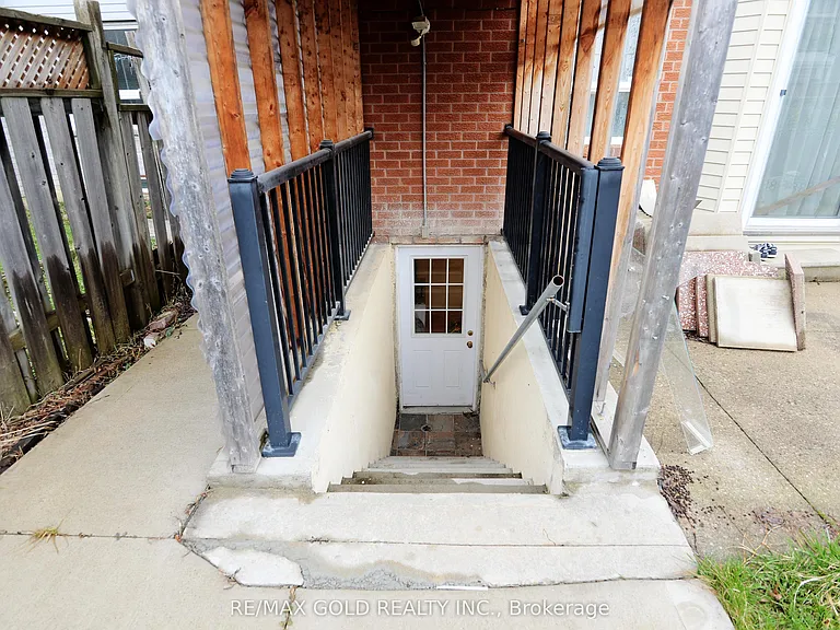 9 Ravenswood Dr #BASEMENT — Photo 2