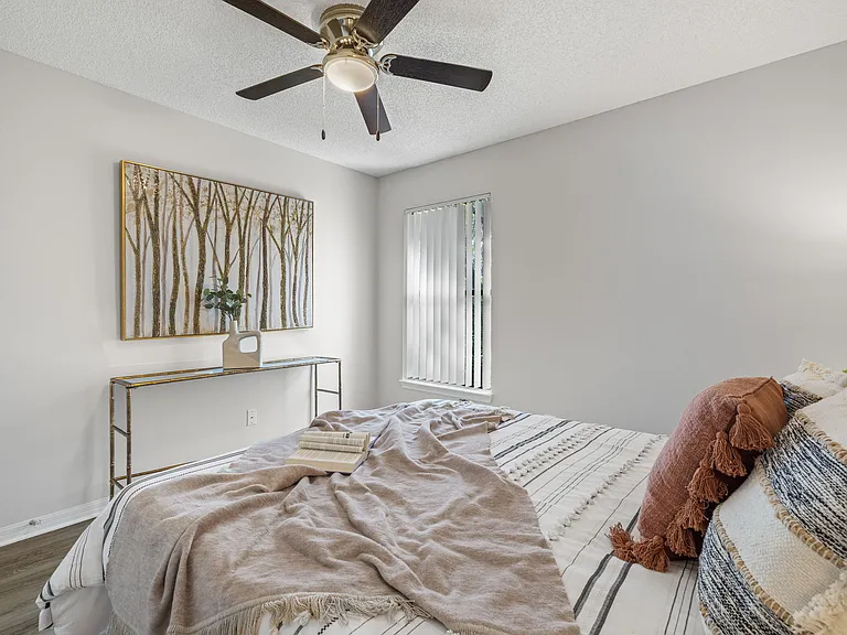 Oasis Naples Apartments — Photo 22