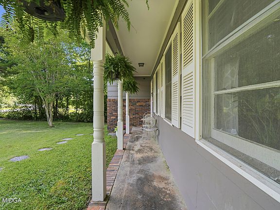 4th image of 1179 Matthews Pl