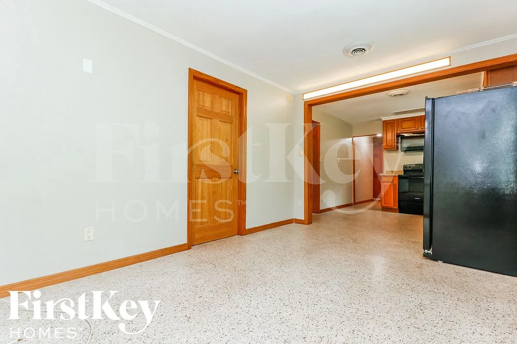 3 bed, 2.0 bath, 1579 sqft, $3,135 — Photo 4