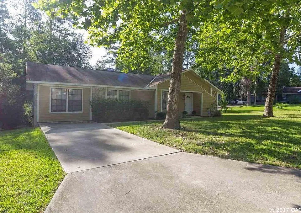 2925 NW 76th Ter