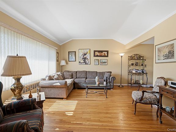3rd image of 895 Iris Drive
