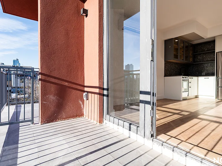 228 N 7th St #401 — Photo 9