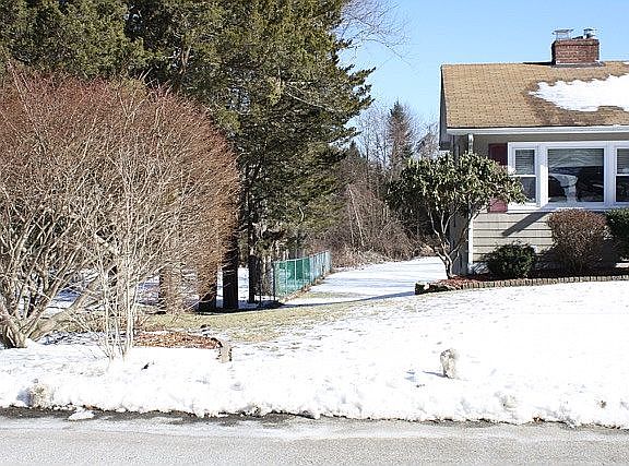 5th image of 29 Carol Dr