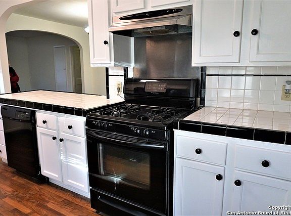 5th image of 140 Irvington Dr