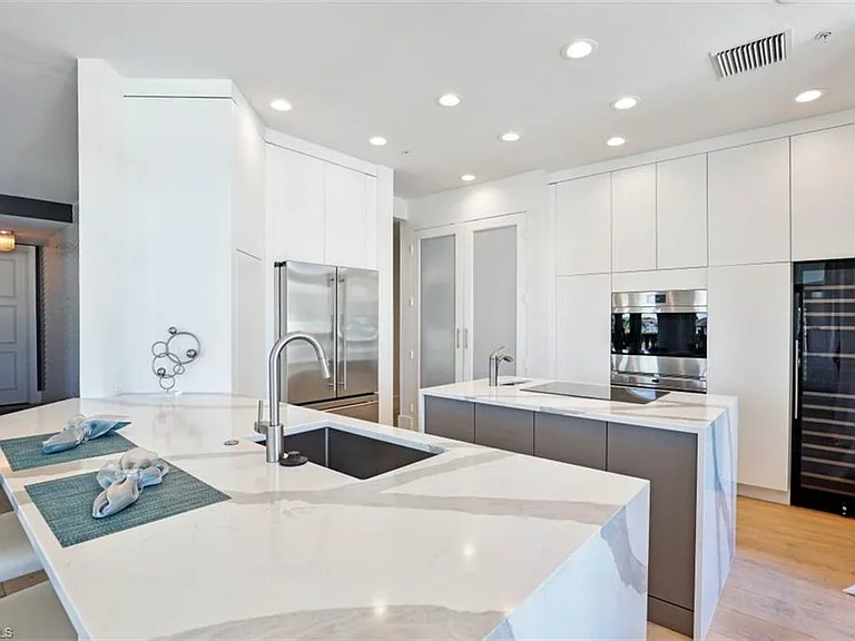 900 5th Ave S #303 — Photo 5
