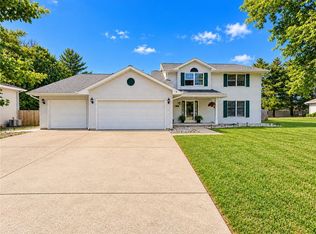2114 Rosewood Ct, Charleston, IL 61920