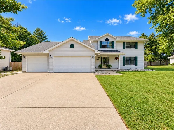 2114 Rosewood Ct, Charleston, IL 61920