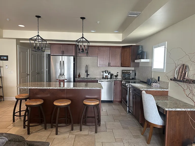 333 Cottage Ln — Photo 7