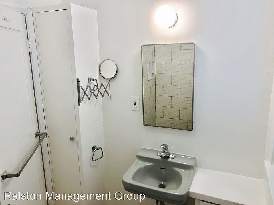 1st image of 158 Shrader St APT 01