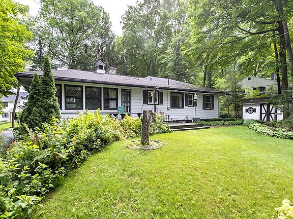 3rd image of 755 Adelmann AVENUE