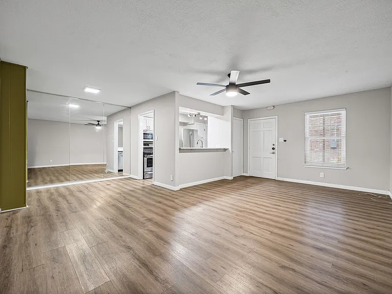 1240 Barton Hills Dr #105 — Photo 3