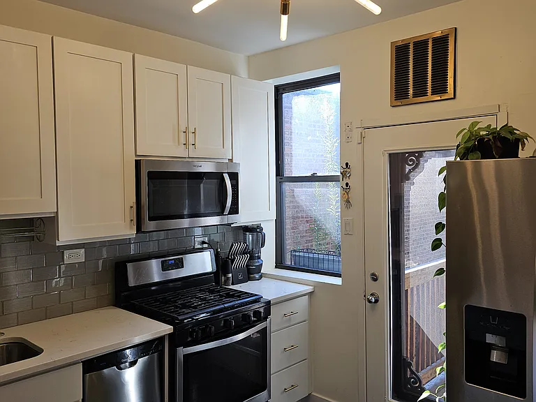 539 W Brompton Ave #3N — Photo 22