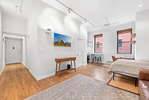 23 Waverly Pl Photo 1
