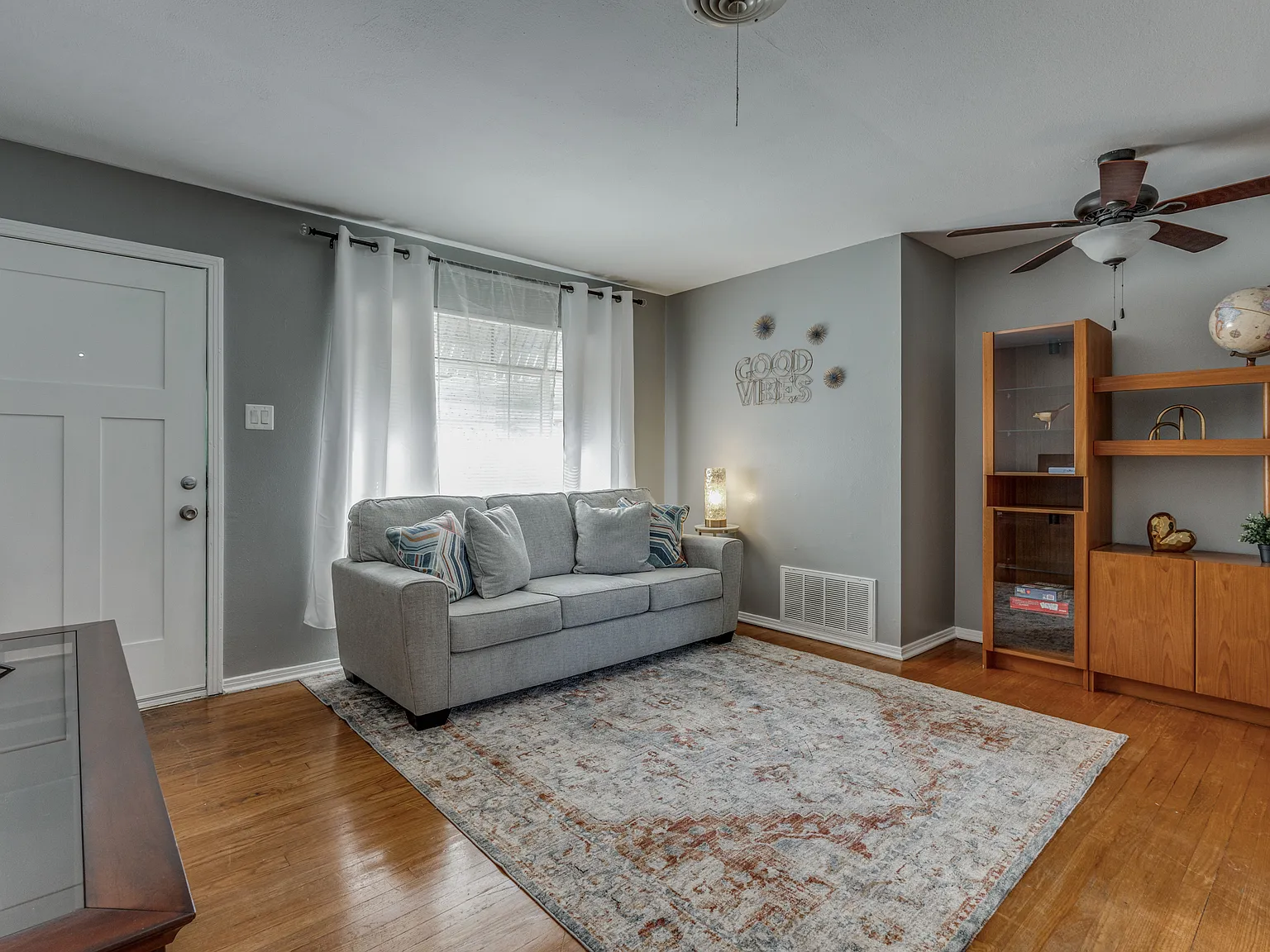 2 bed, 850 sqft, $1,750 — Photo 3