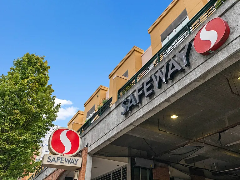 Metro on First — Photo 56