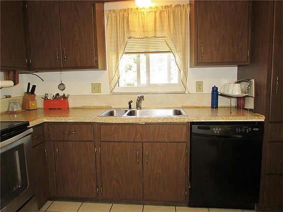 3rd image of 5166 Leona Dr