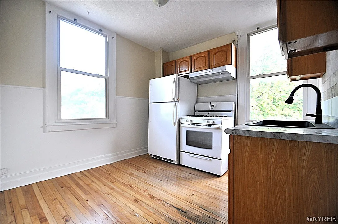 2 bed, 1.0 bath, 5053 sqft, $1,595 — Photo 3
