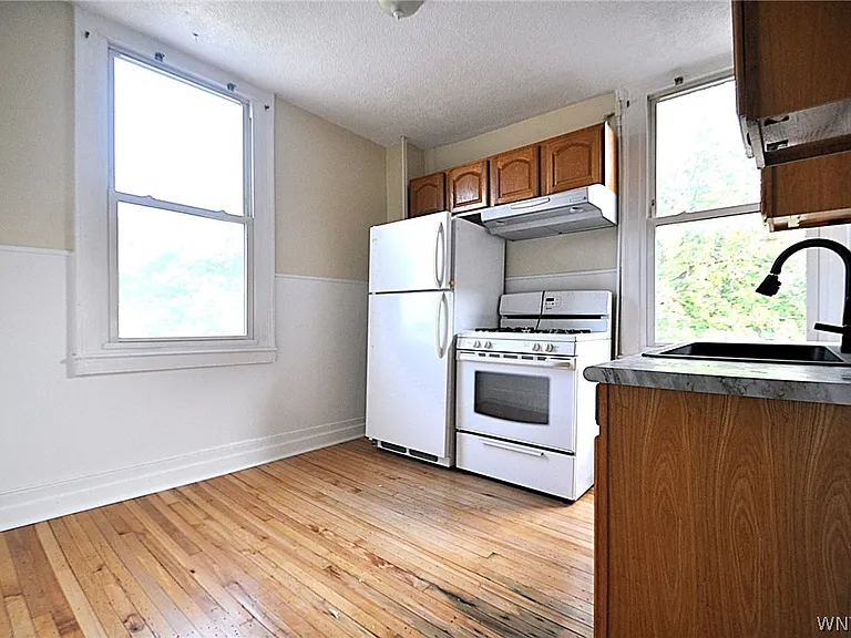8525 Main St — Photo 3