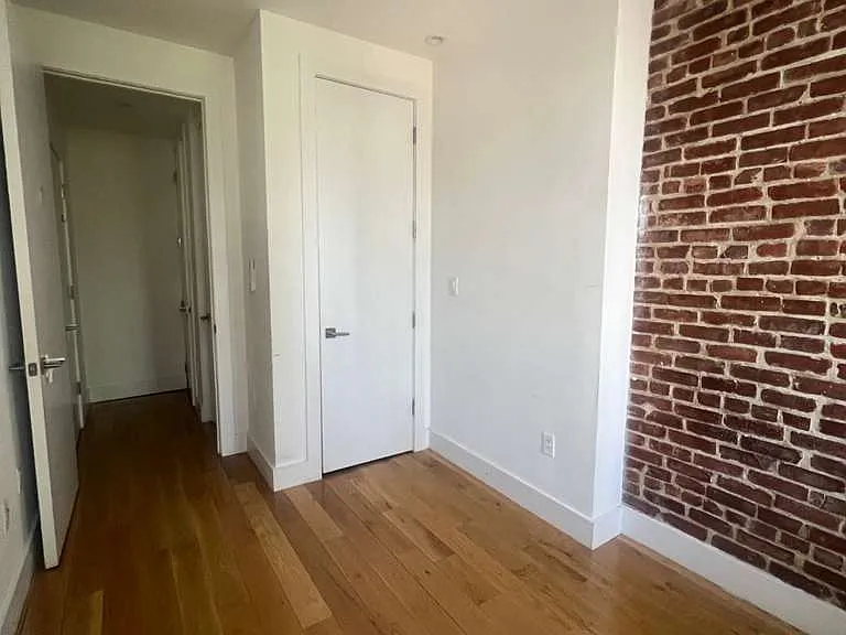 1726 Woodbine St #2R — Photo 9