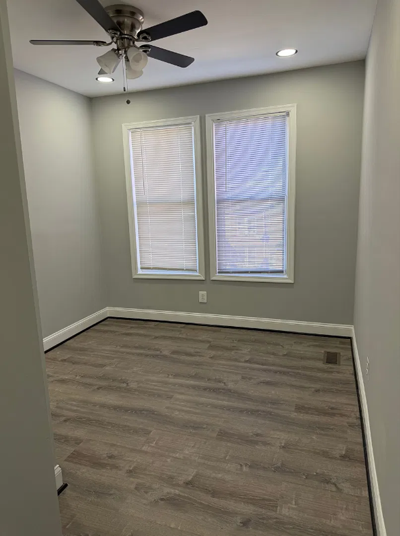 1632 E 31st st $650 Available (Shared Bath) — Photo 3