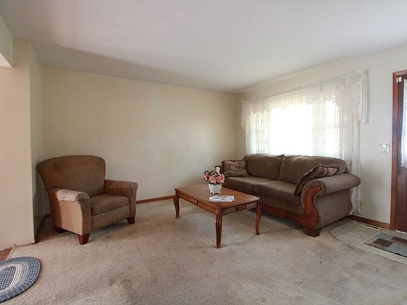 5th image of 615 Harold Ave