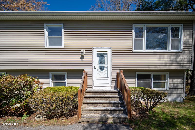 2nd image of 48 Wilshire Drive