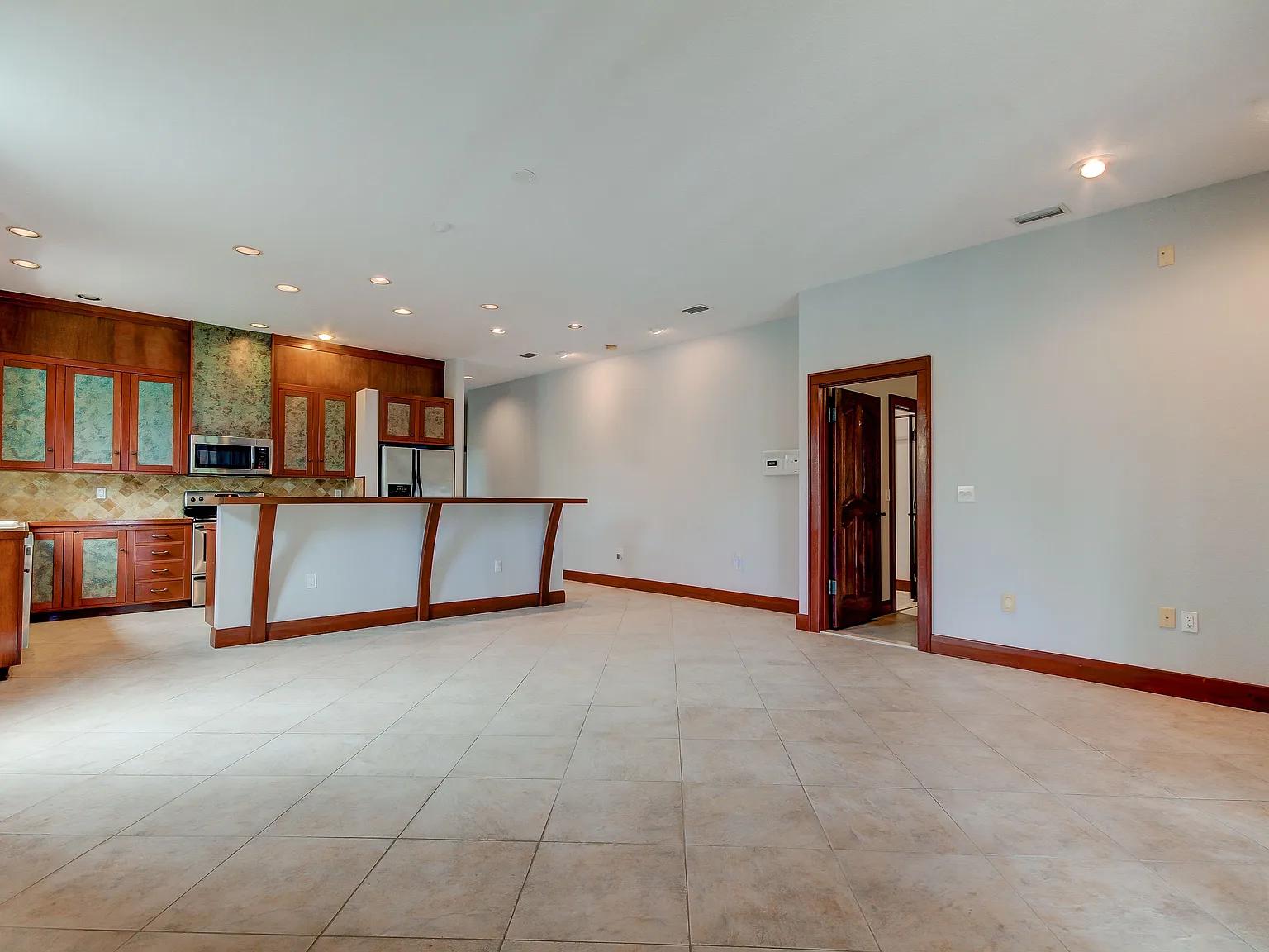 4 bed, 1845 sqft, $4,200 — Photo 3