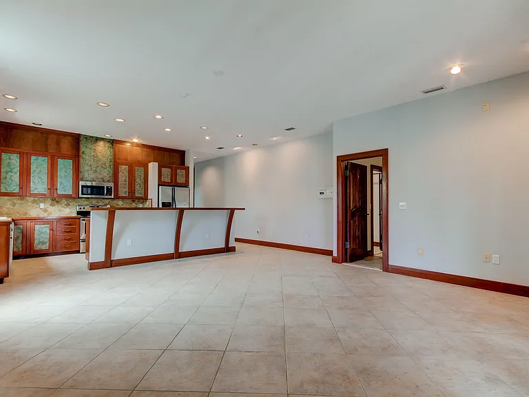 115 N Gomez Ave — Photo 3