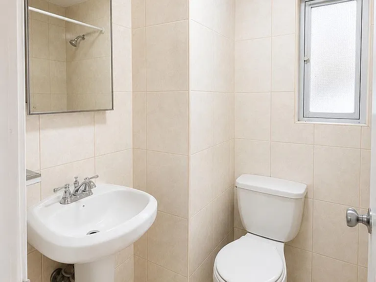 166 Highland Ave #2R — Photo 5